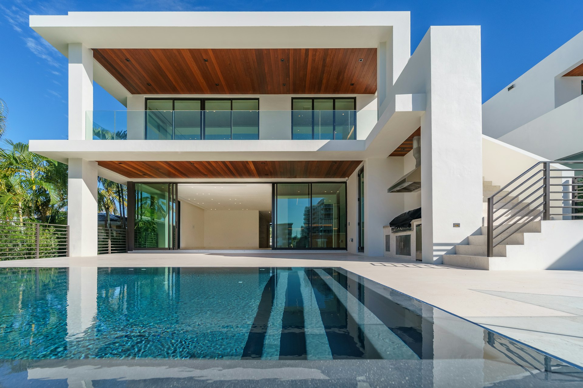 Moderne villa på Costa Blanca i kveldslys